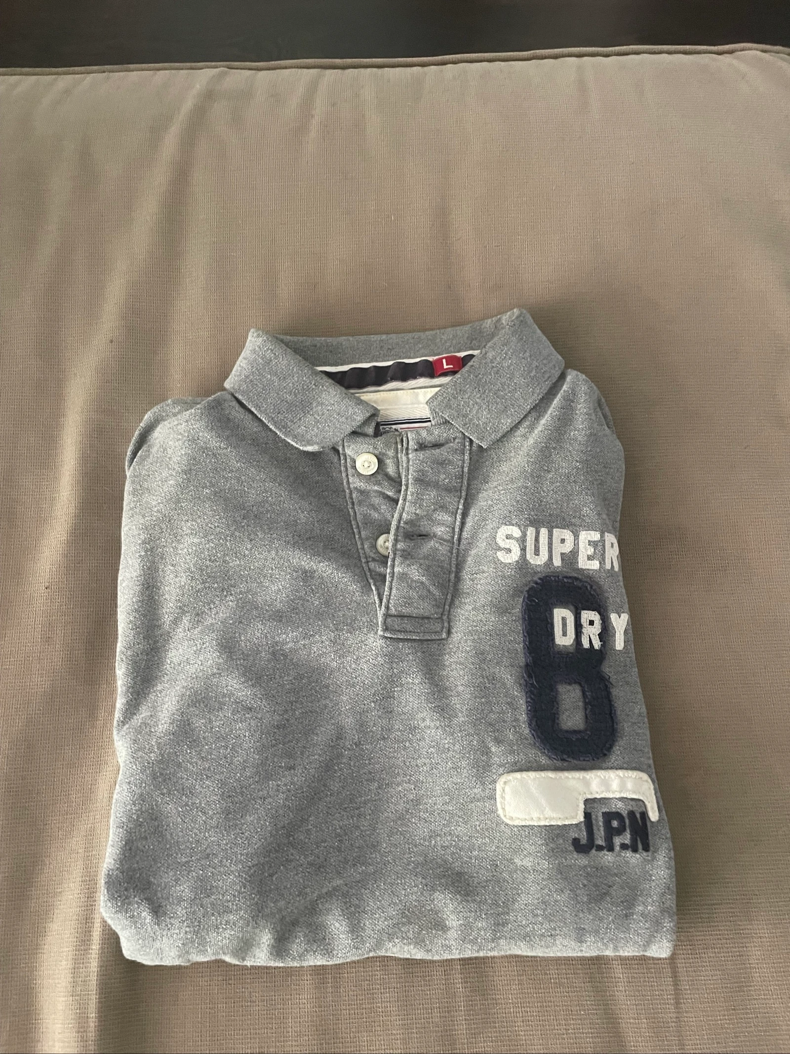Camiseta Gris Superdry | Talla [L] | Como Nueva